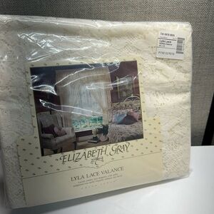 Elizabeth Gray Lyla Lace ruffled Valance - Cream